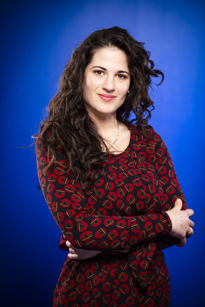 Foto protagonista della dottoressa Giulia Milazzo su sfondo blu